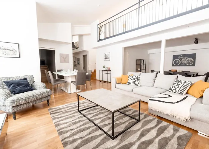 2Ndhomes Bright & Spacious 2-Story Apartment With Sauna