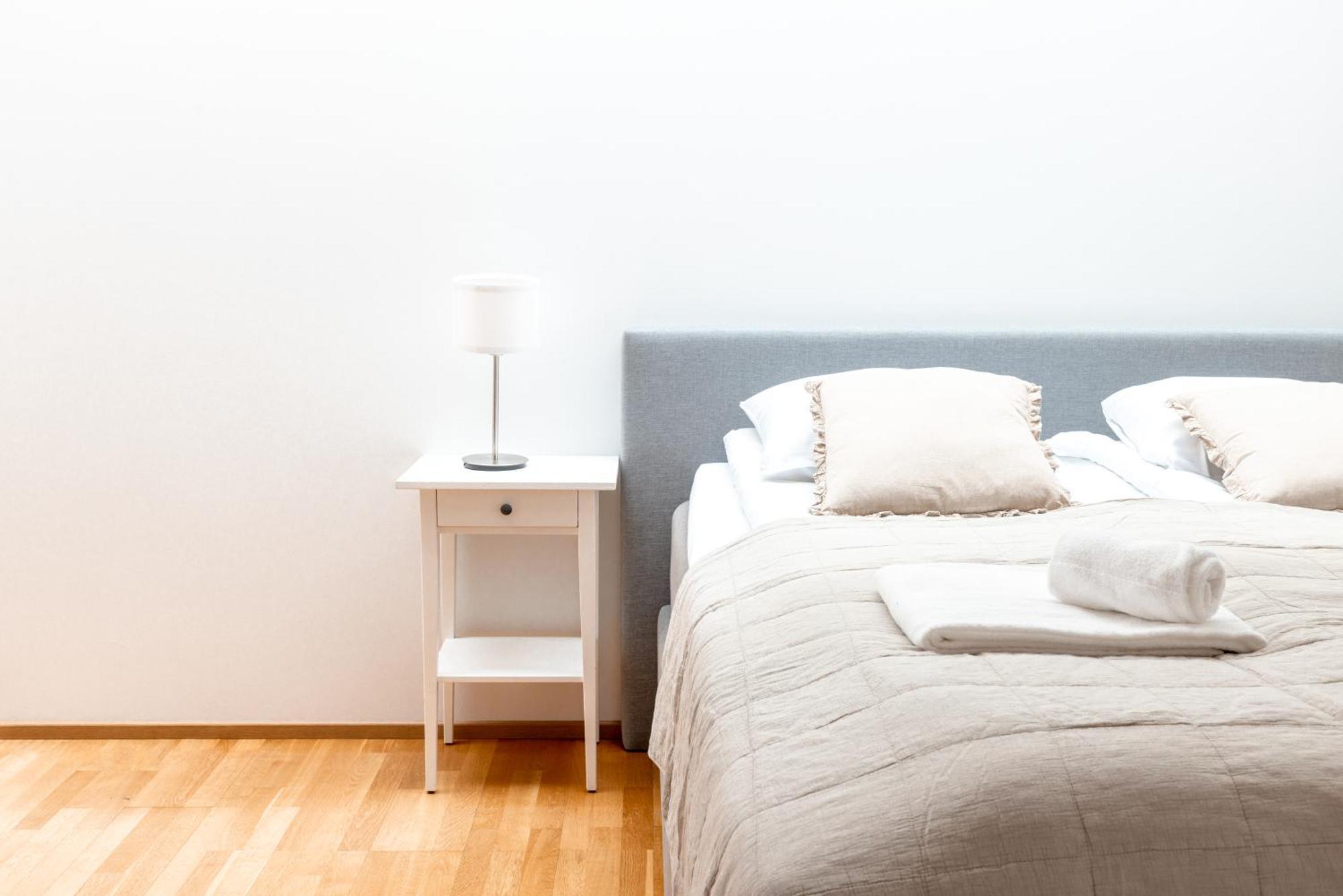 2ndhomes Bright & Spacious 2-story With Sauna Apartment *
